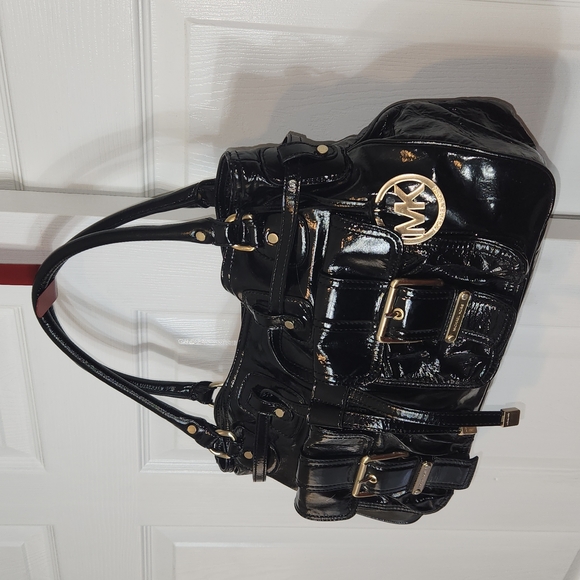 MICHAEL KORS BLACK PATENT LEATHER - Picture 3 of 16